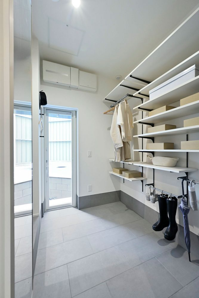 シューズクローゼットの施工事例 3 シューズクローゼットの施工事例