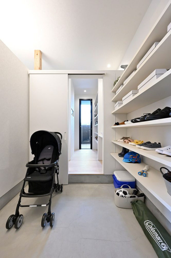 シューズクローゼットの施工事例 2 シューズクローゼットの施工事例